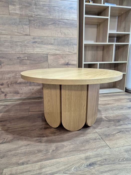 Модерна кръгла трапезна маса с масивна основа!