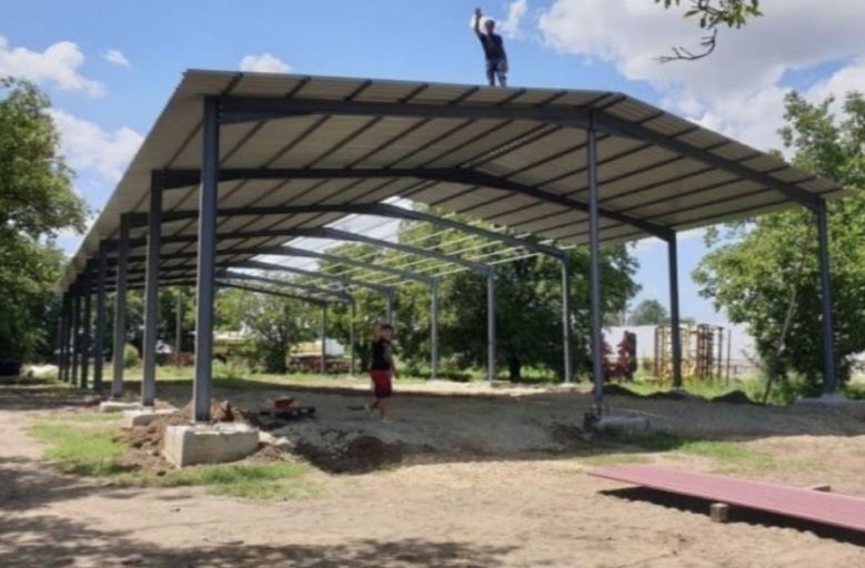 Hale și structuri metalice