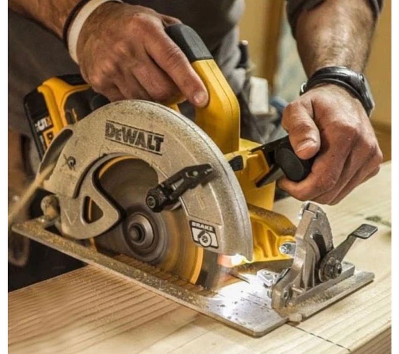 Акумулаторен ръчен циркуляр DeWALT DCS570N, 18 V, 184 мм, без батерия и зарядно