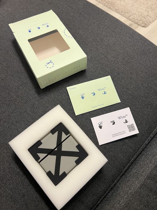 Husa Off-White Airpods 3