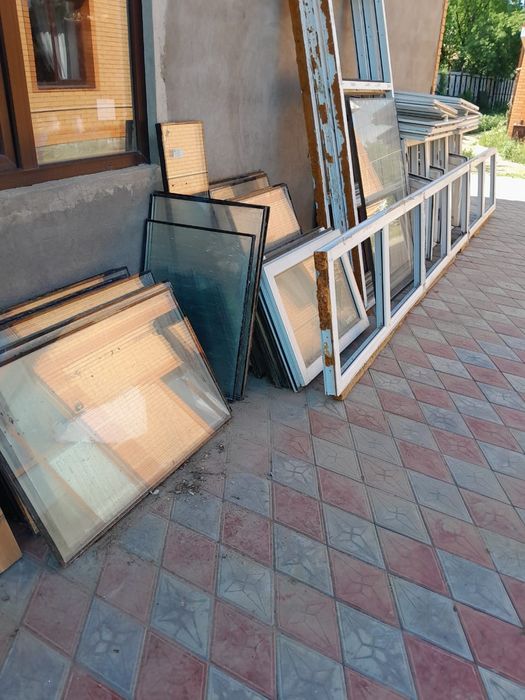 В продаже  стеклопакеты