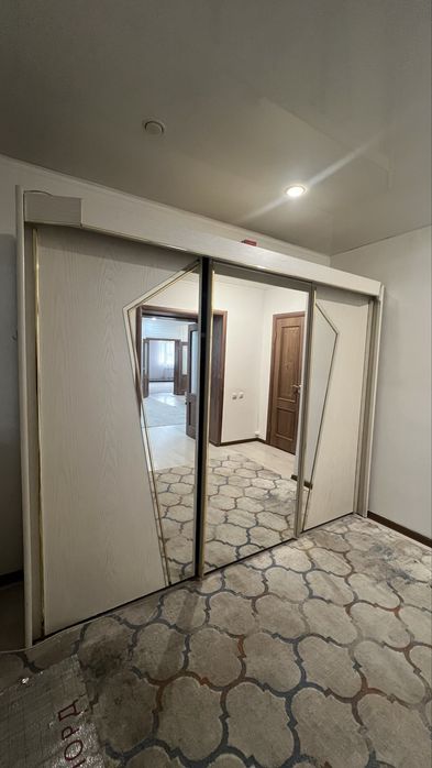 Большой шкаф-купе (2,10 × 2,75 м)