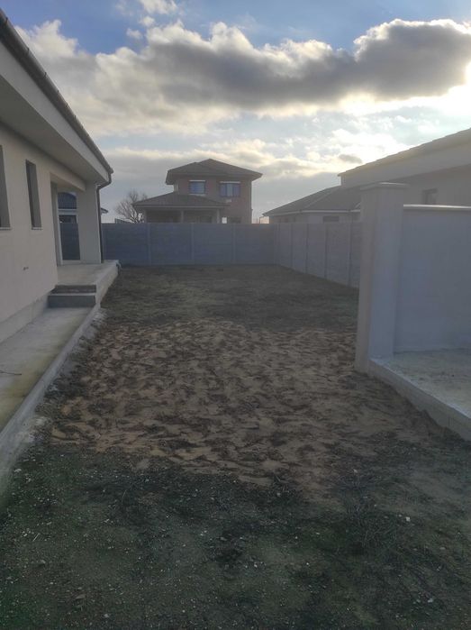 Casa pe parter de vanzare