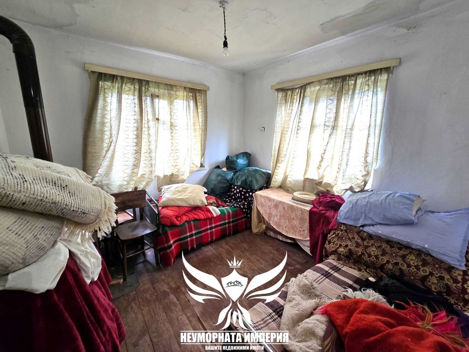 Двуетажна вила/къща 208РЗП с 900кв.м. двор село Баните обл.Смолян