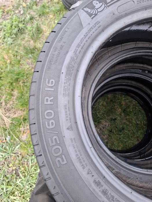 Vand 1 sau 2 anvelope 205 60 16 michelin de vara se da si 1 buc