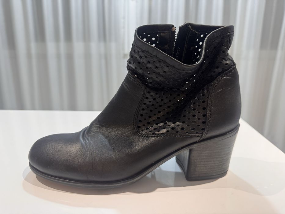 Ghete piele Bata marimea 37