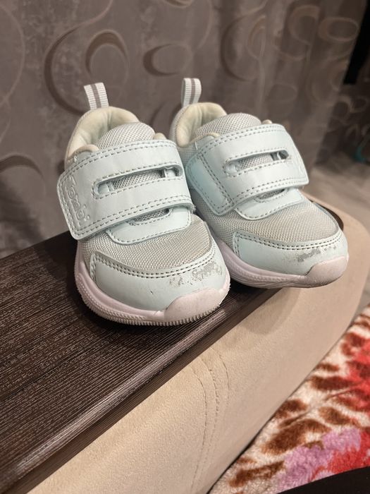 Продам детские крассовки