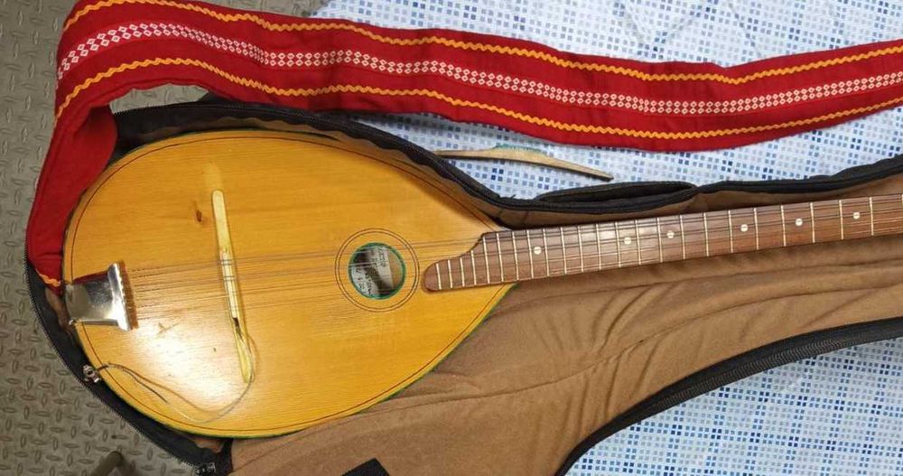 Продавам Майсторска Тамбура