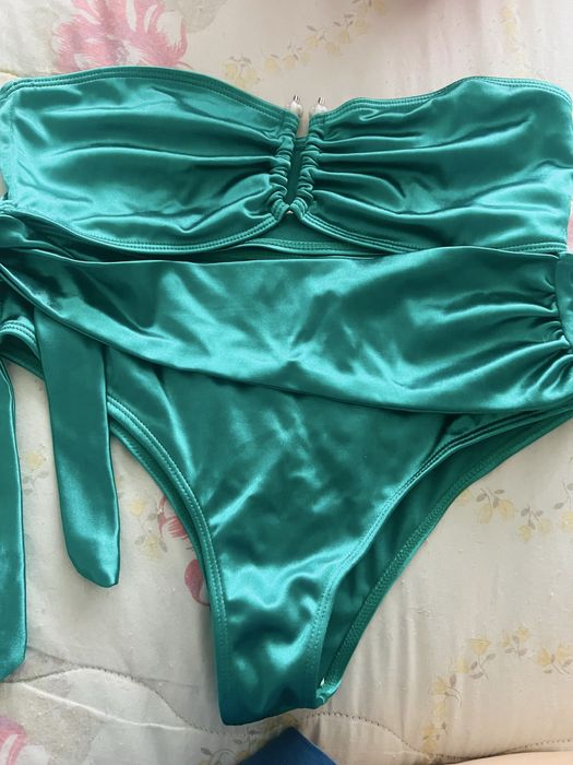 Зелени бански с две части