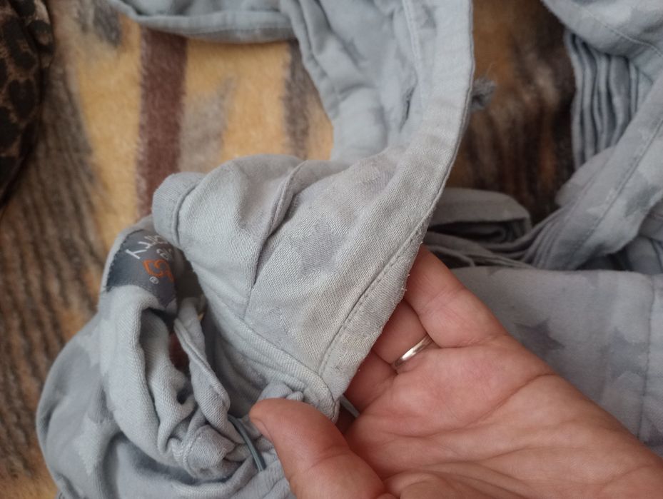 Love carry Мей тай слинг, изцяло памучен плат сив на звезди