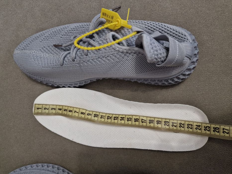 Продам кроссовки новые, Серые, летние