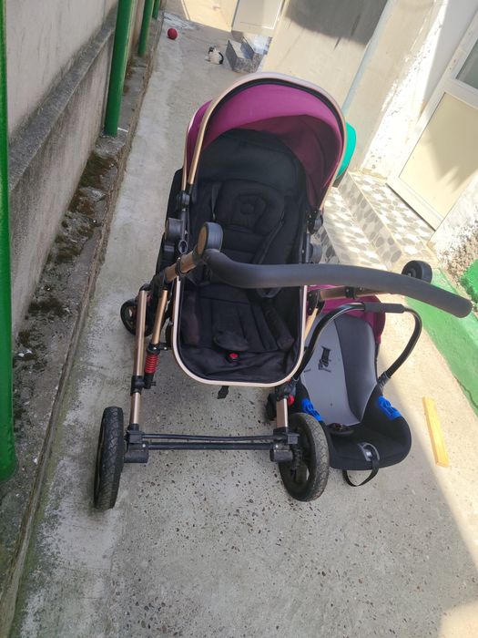 Vând cărucior bebe.