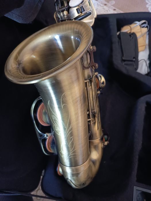 Vând saxofon Karl Glaser, puțin utilizat