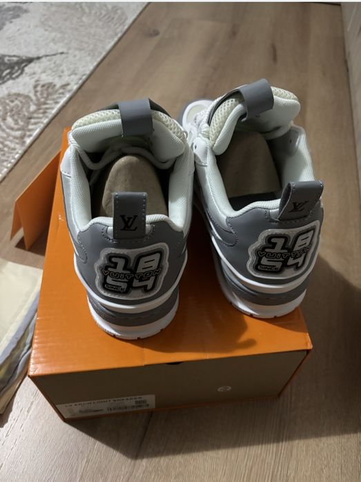 Louis Vuitton skate grey