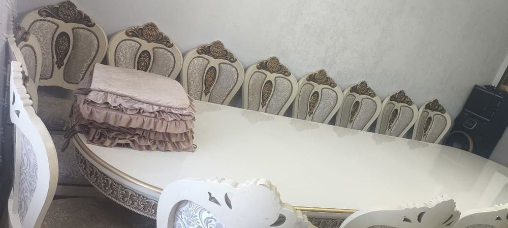 Стол и стулья, гостиный