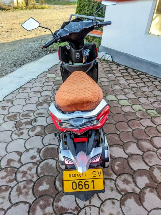 Scuter electric 2200w limitat din farbrică la 25km/h.fără permis