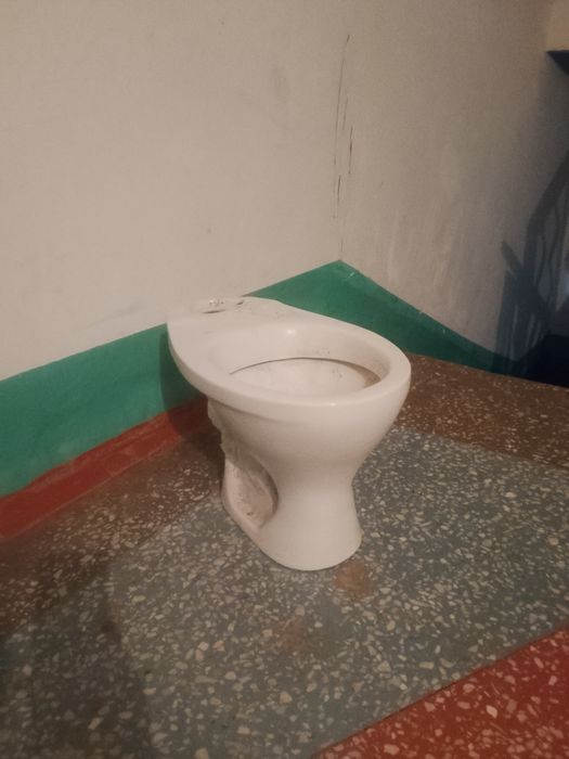 Продам унитаз без бочка