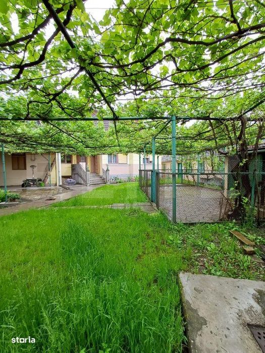 Casa renovabila cu 2 spatii comerciale, 416.6 mp, teren de 781 mp, zon