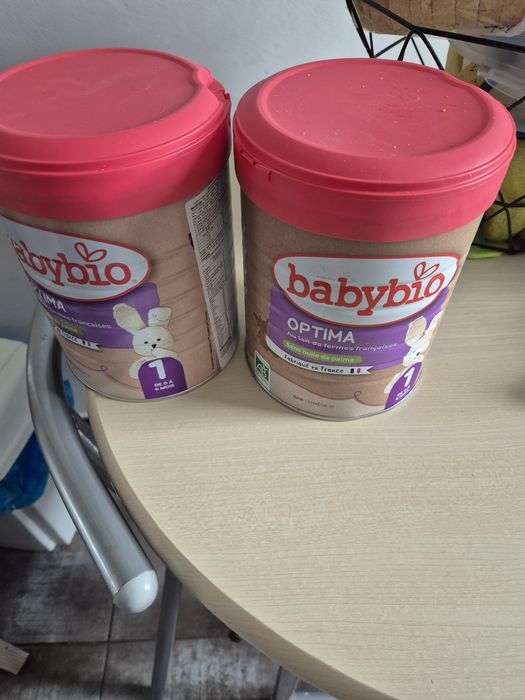 Vând 2 cutii lapte praf baby  bio de vaca