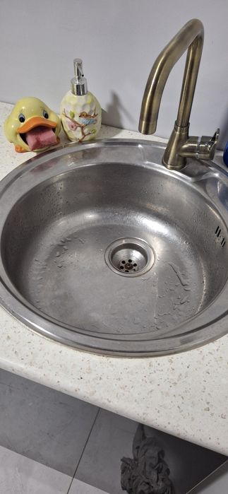 Срочно раковина сотилади. 250 минг сум.