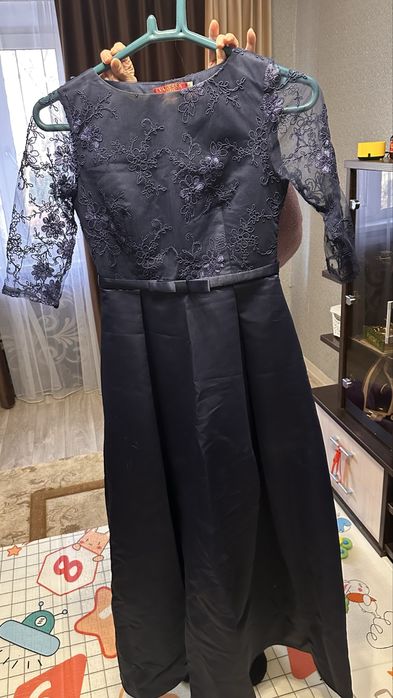 Продам женские платья