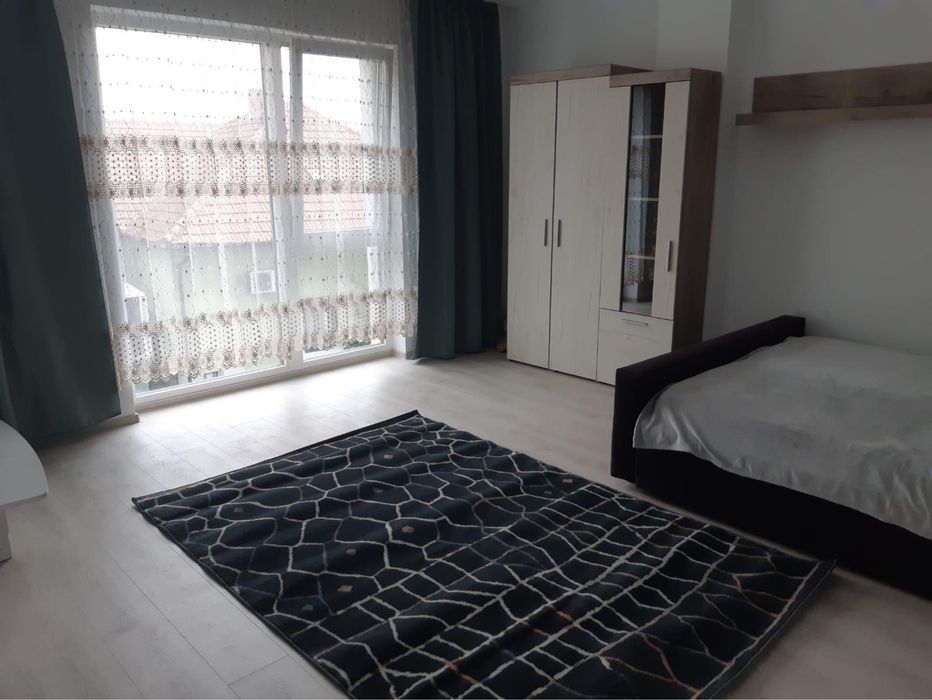 Persoana fizica inchiriez apartament 2 camere decomandat