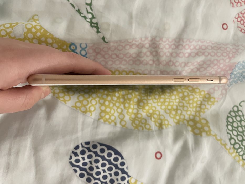 Vand iphone 8+ impecabil