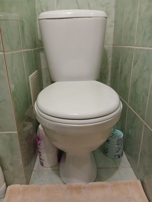 Продам унитаз с бочком