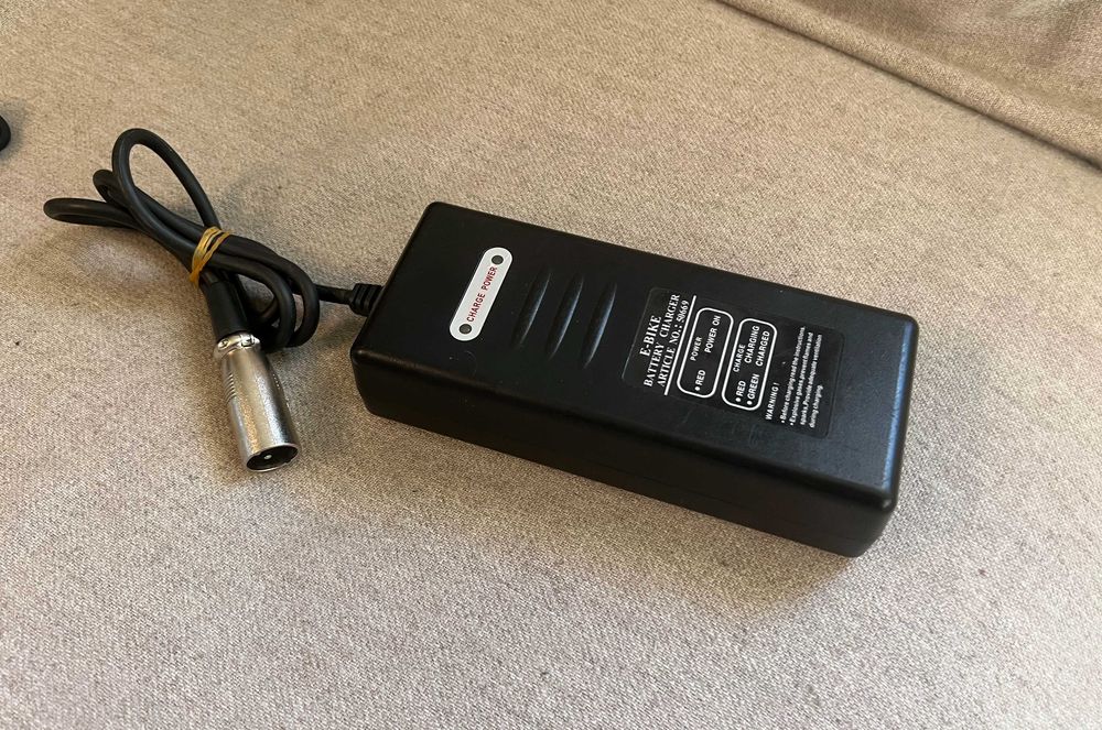 Incarcator baterie bicicleta electrica 42V 2A Li Ion mufa 3 pini