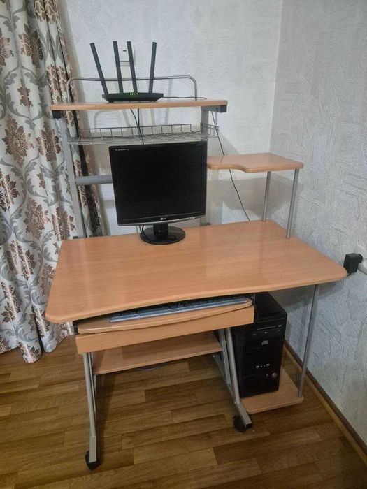 Стол компьютерный