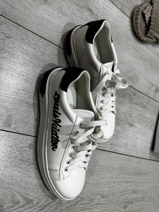 Продам кроссовки