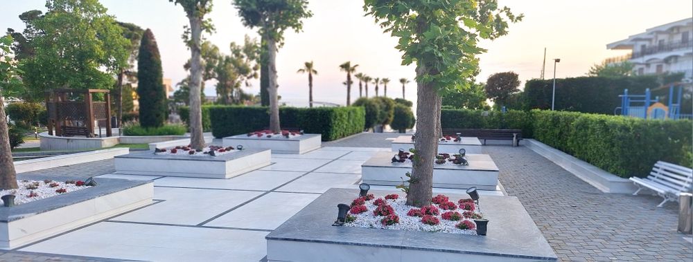 Доставка на бели къмъни(тип чакък)за украса и декорация на градинки