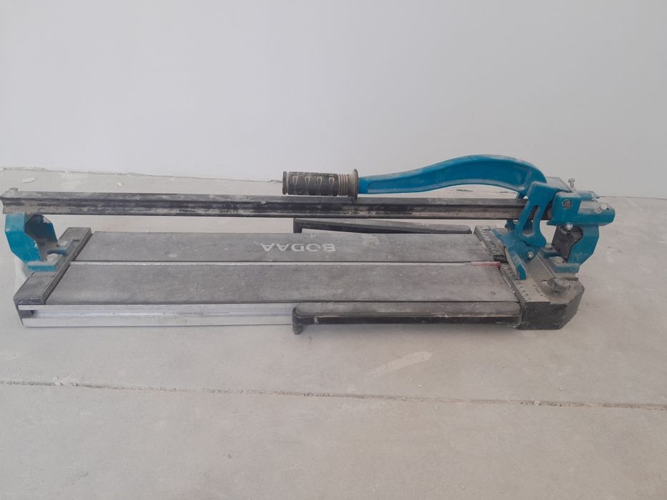 Плиткарез сотилади