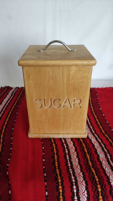 Кутия за захар или друго от масивно дърво