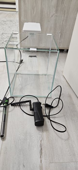 Vând acvariu AQUAEL 20 litri.