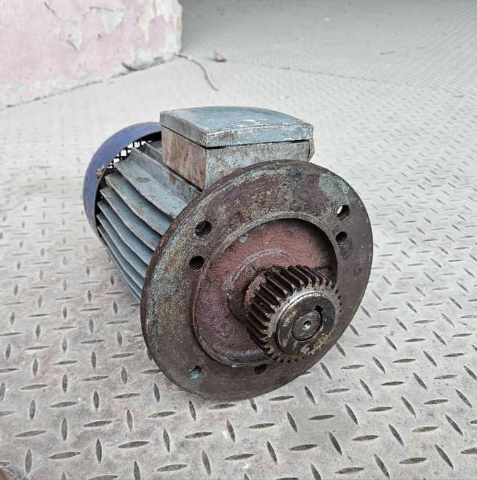 Електромотор 1 брой