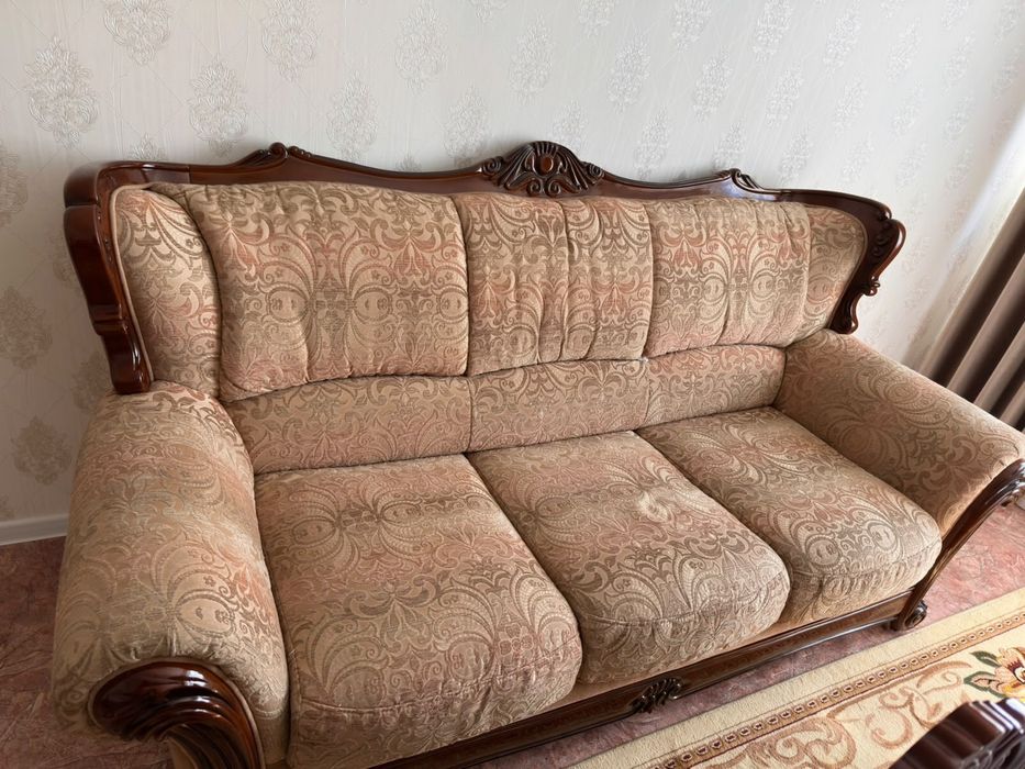Продам диван вместе с креслом