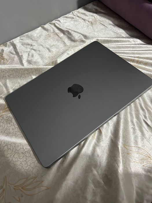 Macbook 14 M2 pro chip 16/512