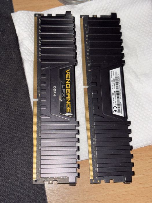 Kit Ram 2x8GB corsair vengence pro 16gb ddr4 3000CL15