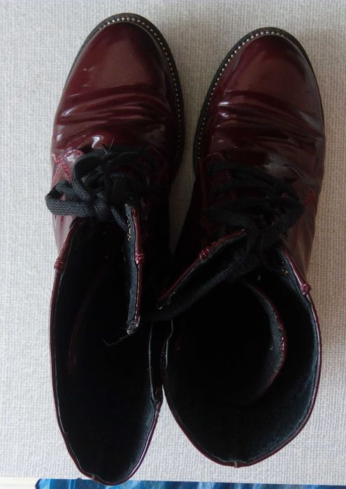 Дамски лачени боти с цип