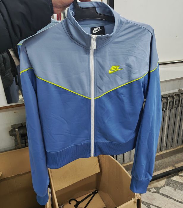 Дамско горнище на найк