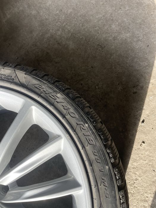 275/35||245/40/19 PIRELLI с джанти BMW