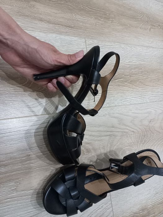 Продам женские босоножки