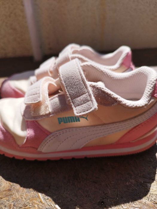 Продавам детски оригинални маратонки Пума