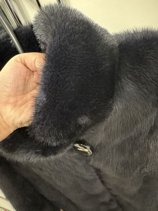 Продам шубу темно синего цвета