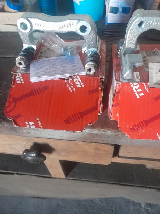 Продам передние супора. Новые. Торг.