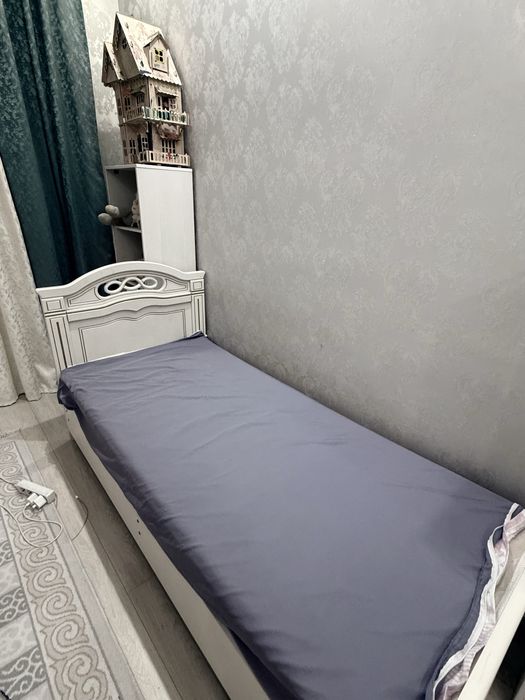 Кровать односпальная с матрасом