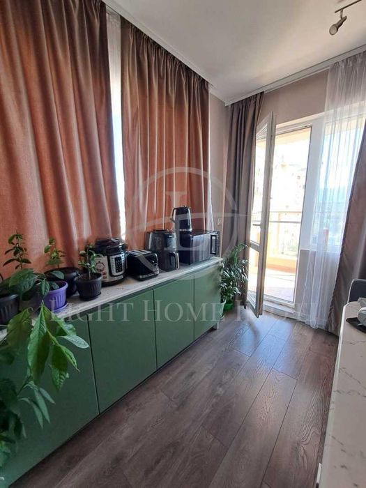 Продава се Тристаен апартамент в Пловдив, Кючук Париж - 104 кв.м за 1924 €/кв.м - Снимка #2