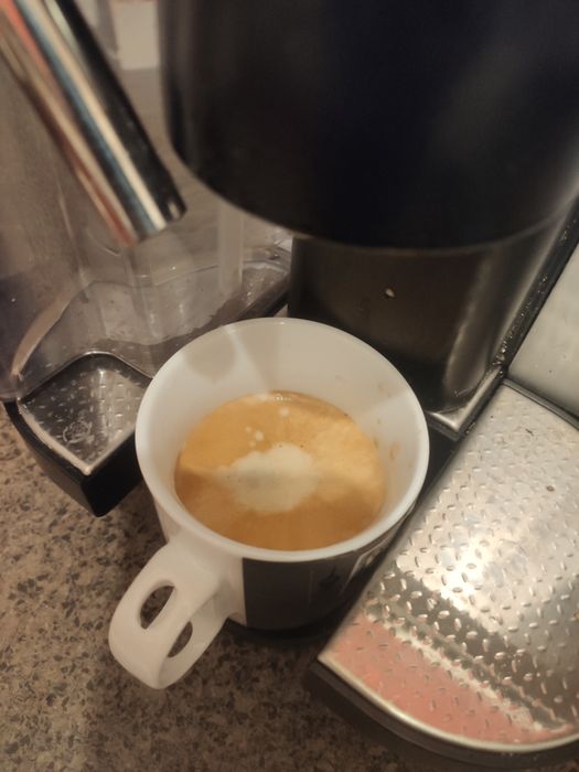 Nesspresso Lattissima Premium EN720 pt pieseM