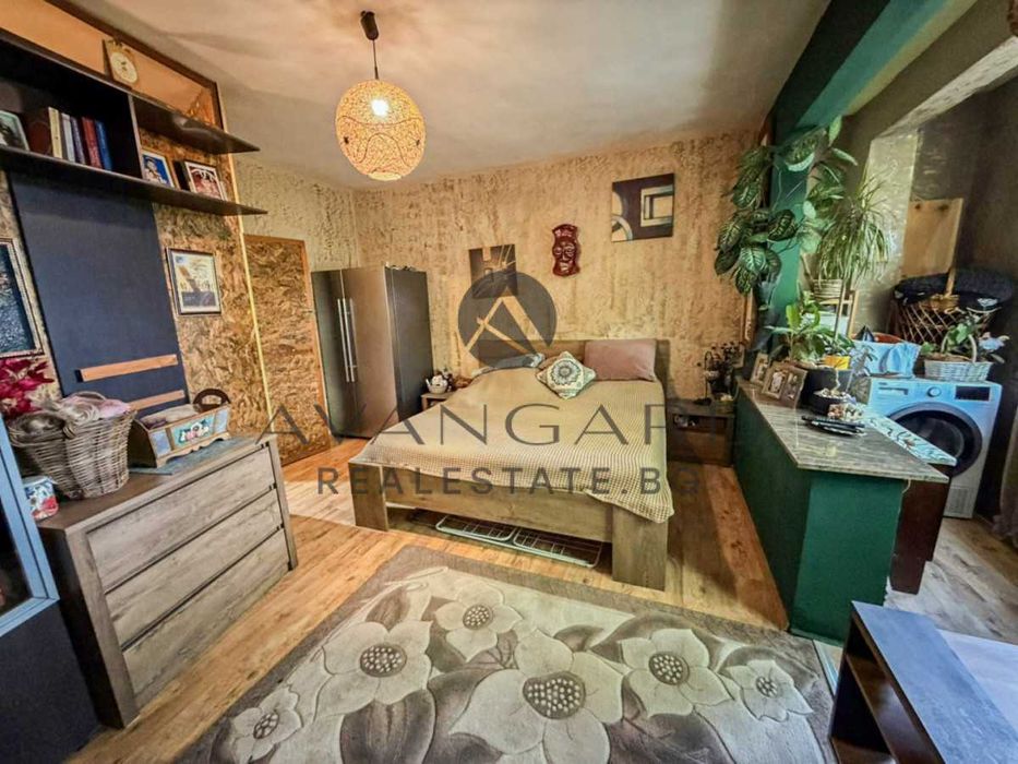 Продава се Тристаен апартамент в Пловдив, Христо Смирненски - 68 кв.м за 2100 €/кв.м - Снимка #2